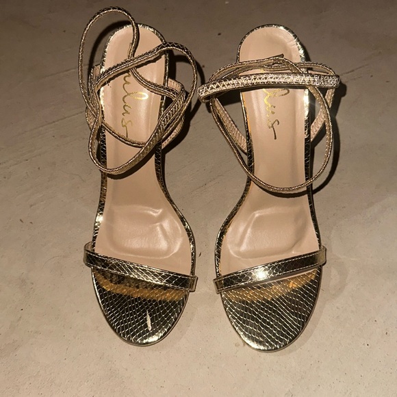 Lulus Shoes - Lulus size 8 gold heels